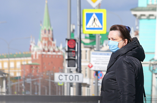 В МЧС рекомендуют усилить контроль за нарушителями самоизоляции и противопожарного режима