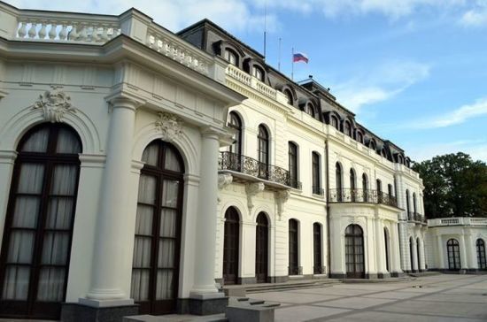 Высылаемые из Чехии дипломаты вернутся в Россию в воскресенье