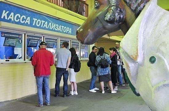 Тотализаторы загнали на ипподром