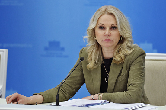 Число детей-сирот сократилось до 42 тысяч, сообщила Голикова